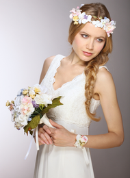 свадебные прически с цветами фото свадебные прически с цветами фото