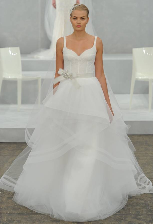 Свадебные платья от Monique Lhuillier (Весна 2015) Свадебные платья от Monique Lhuillier (Весна 2015)