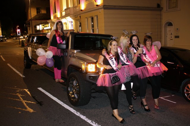 Как весело провести девичник в своем городе Как весело провести девичник в своем городе