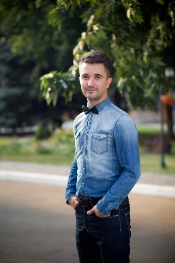 Ведущий Роман Петров Ведущий Роман Петров