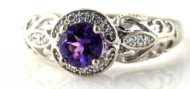 Аметистовые свадебные кольца в 2015 году. Советы по их выбору от ювелиров Аметистовые свадебные кольца в 2015 году. Советы по их выбору от ювелиров