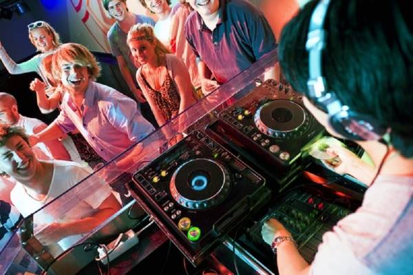 Музыкальное сопровождение свадьбы Музыкальное сопровождение свадьбы