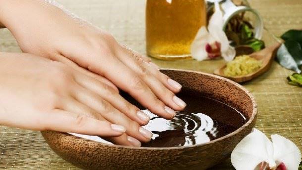 Уход за женскими руками Уход за женскими руками