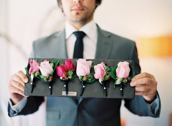 Зачем нужны букет невесты и бутоньерка жениха? Зачем нужны букет невесты и бутоньерка жениха?